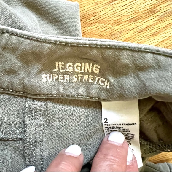 American Eagle size 2 Jeggings soft green color good condition soft fabr… - Picture 7 of 9